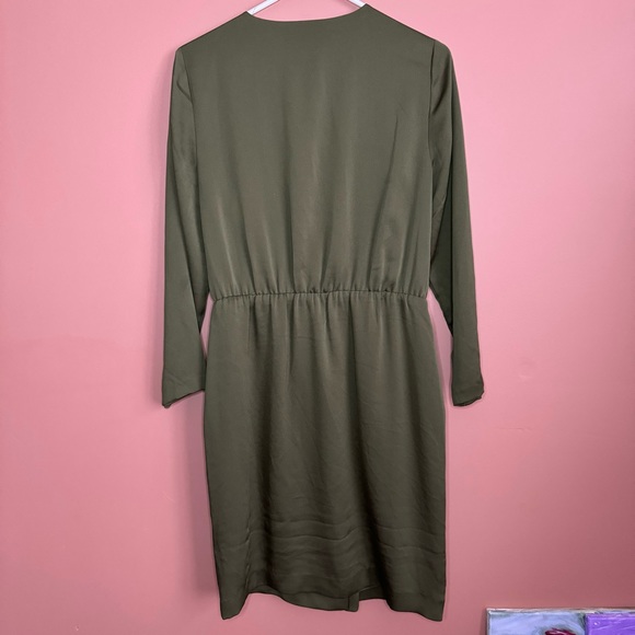Banana Republic Pleated “wrap” Dress - Picture 4 of 9